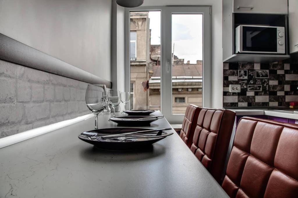 ROMANTIC Apartments - центр Львова , с видом на город Екстер'єр фото