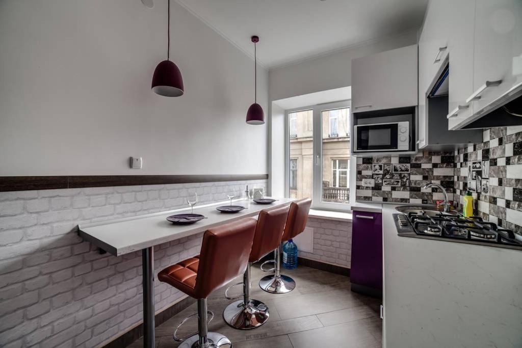 ROMANTIC Apartments - центр Львова , с видом на город Екстер'єр фото